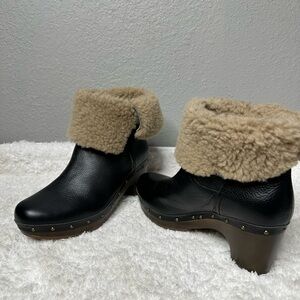UGG Australia Amoret Black Sheepskin Leather Studded Clog Boots Size 7